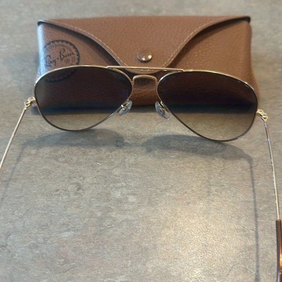 Ray Ban Aviators - Picture 2 of 4